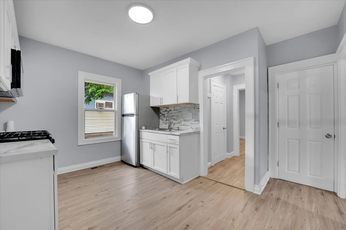 305 S Lewis Avenue, Waukegan, IL 60085