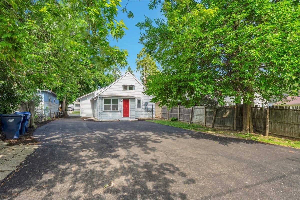 305 S Lewis Avenue, Waukegan, IL 60085