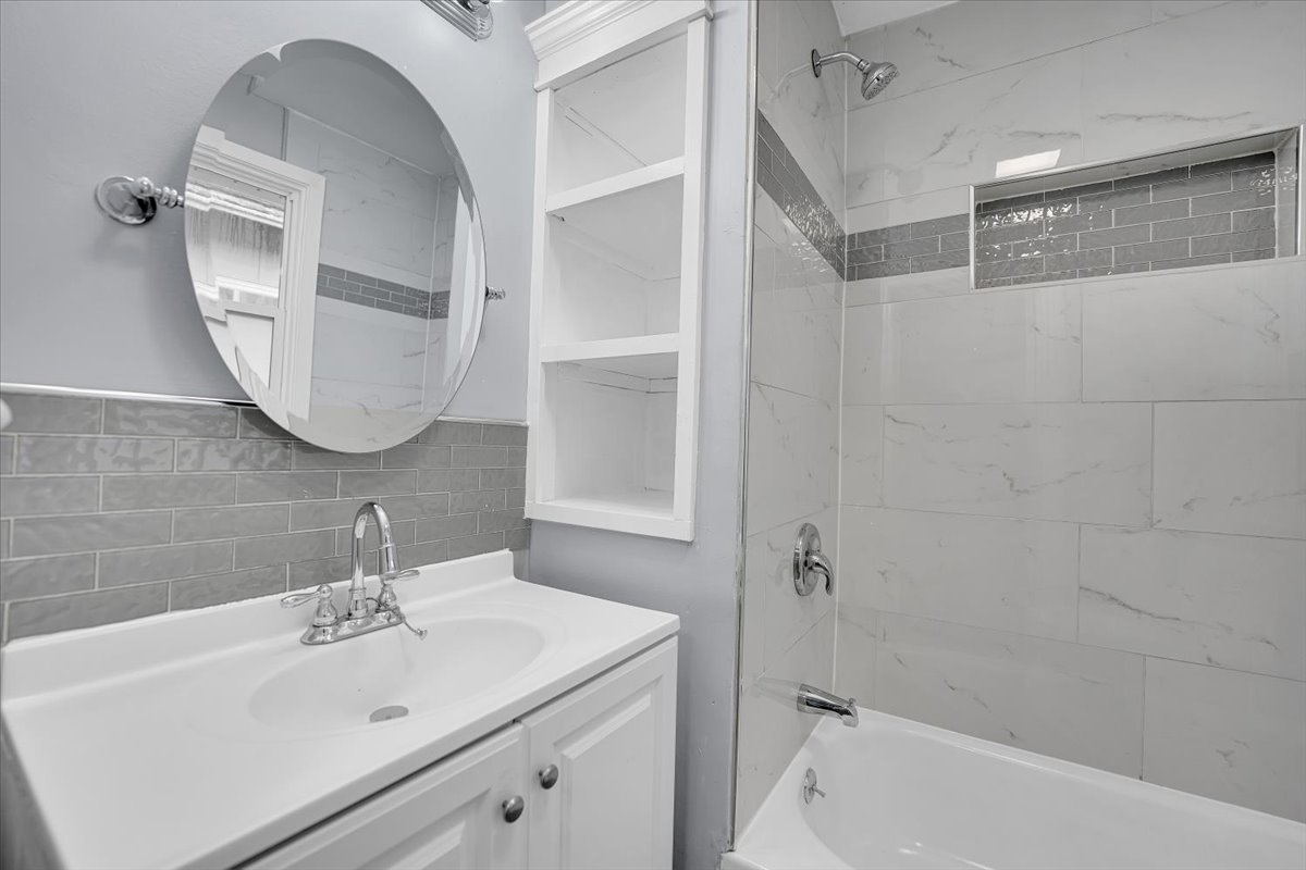305 S Lewis Avenue, Waukegan, IL 60085
