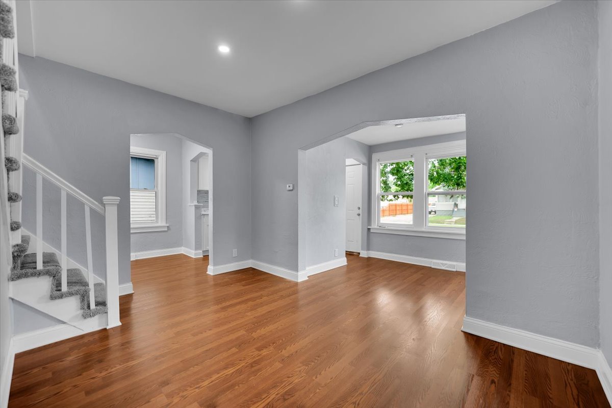 305 S Lewis Avenue, Waukegan, IL 60085