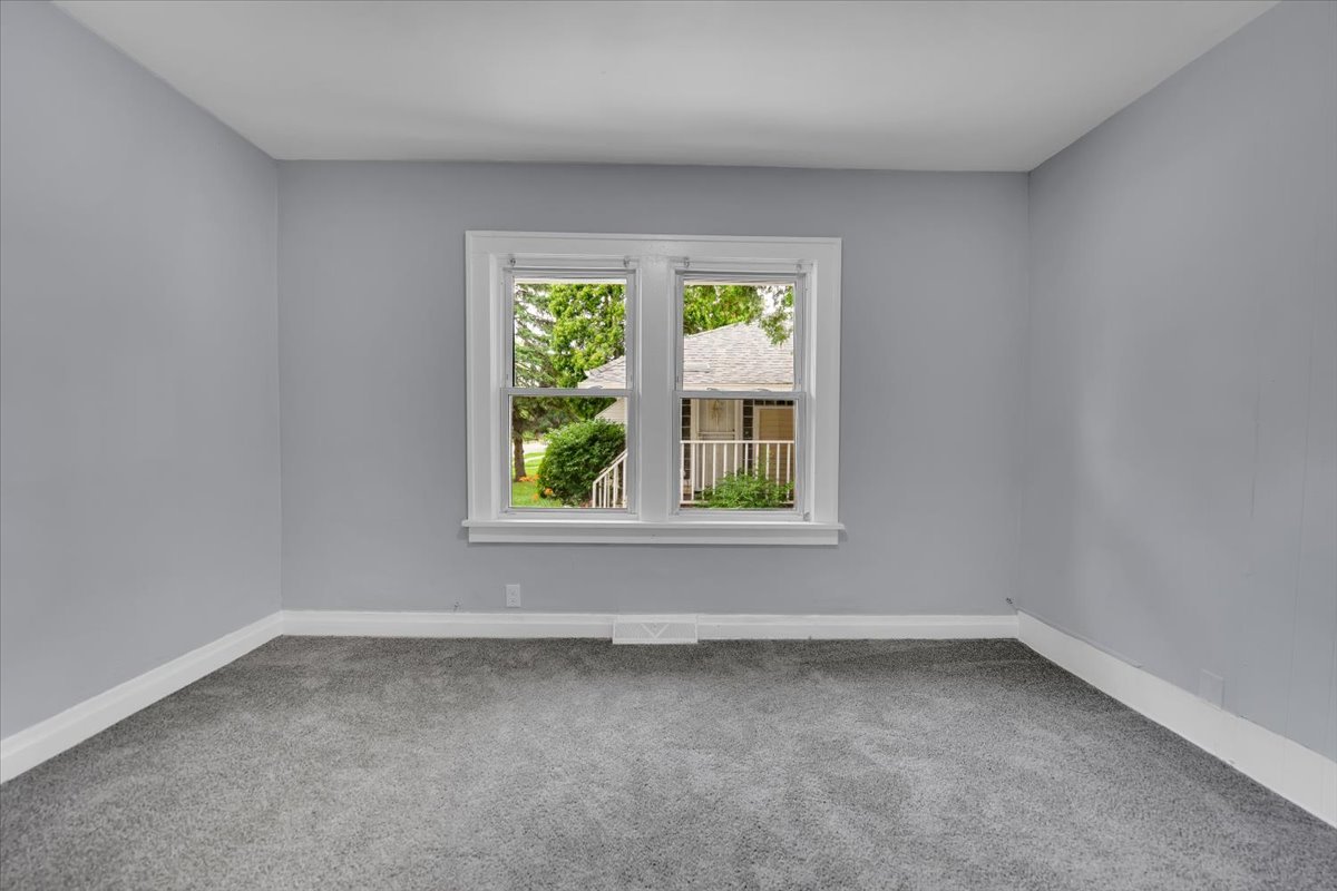 305 S Lewis Avenue, Waukegan, IL 60085