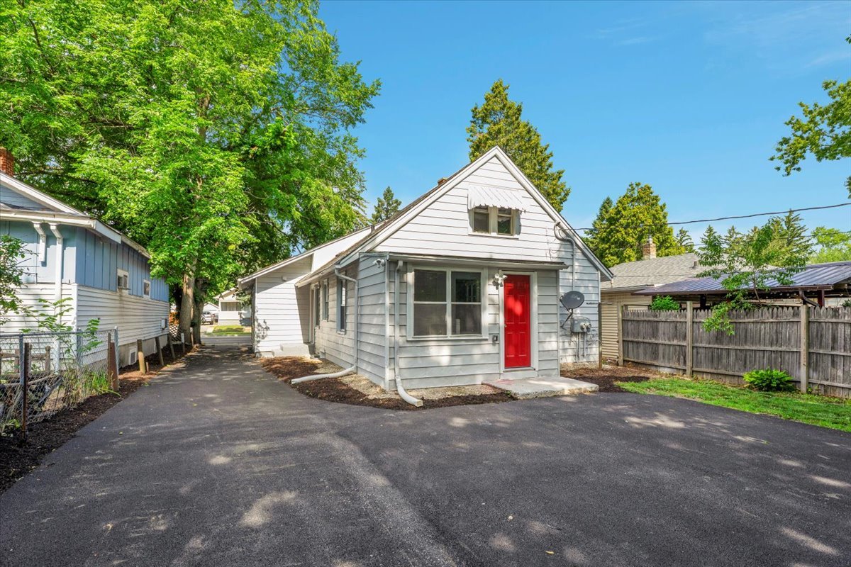 305 S Lewis Avenue, Waukegan, IL 60085