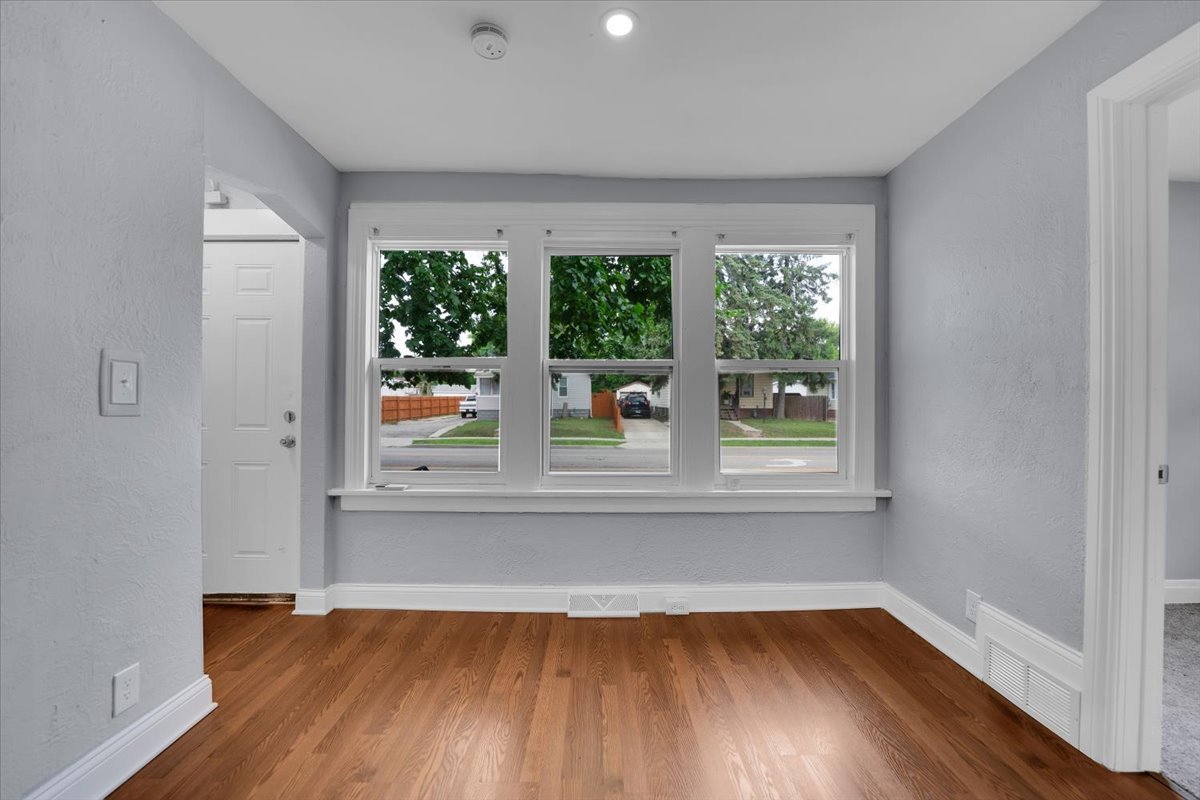 305 S Lewis Avenue, Waukegan, IL 60085