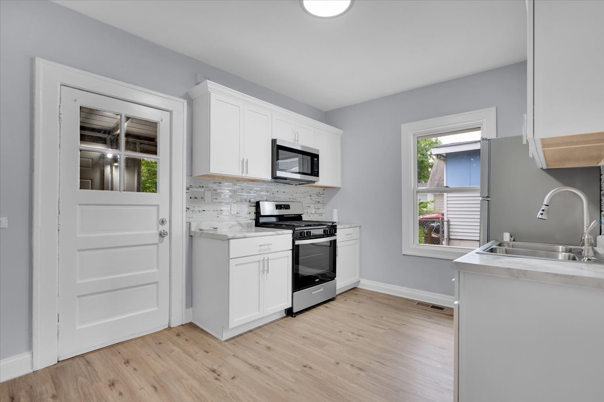 305 S Lewis Avenue, Waukegan, IL 60085