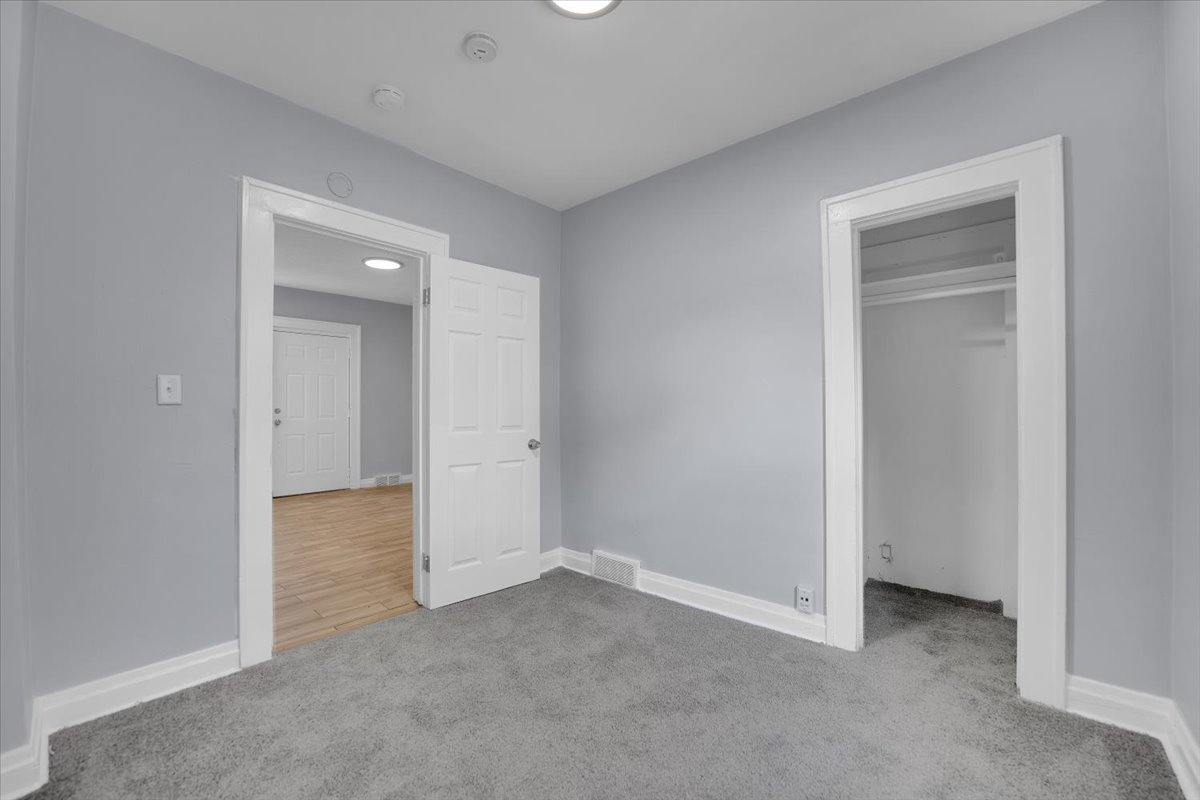 305 S Lewis Avenue, Waukegan, IL 60085