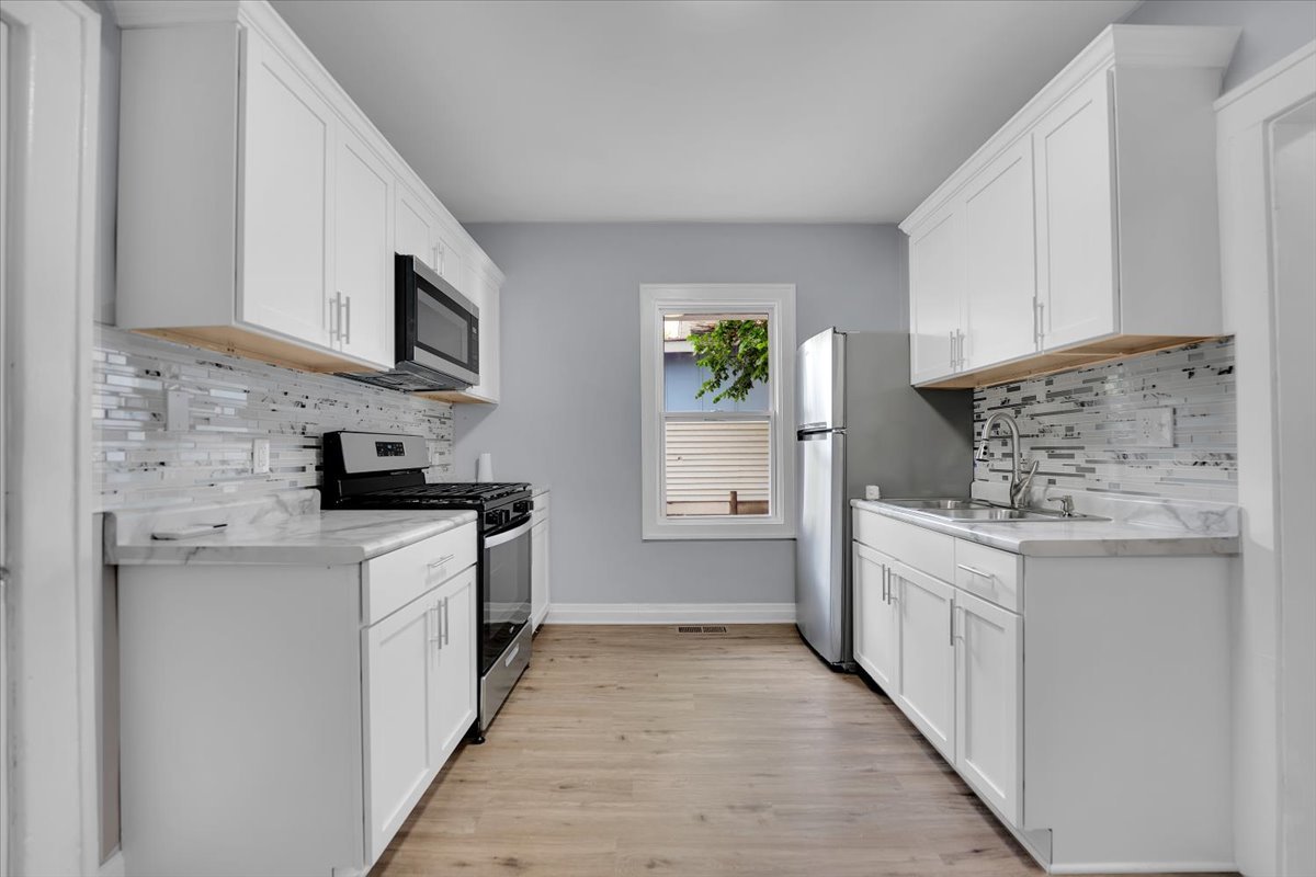 305 S Lewis Avenue, Waukegan, IL 60085