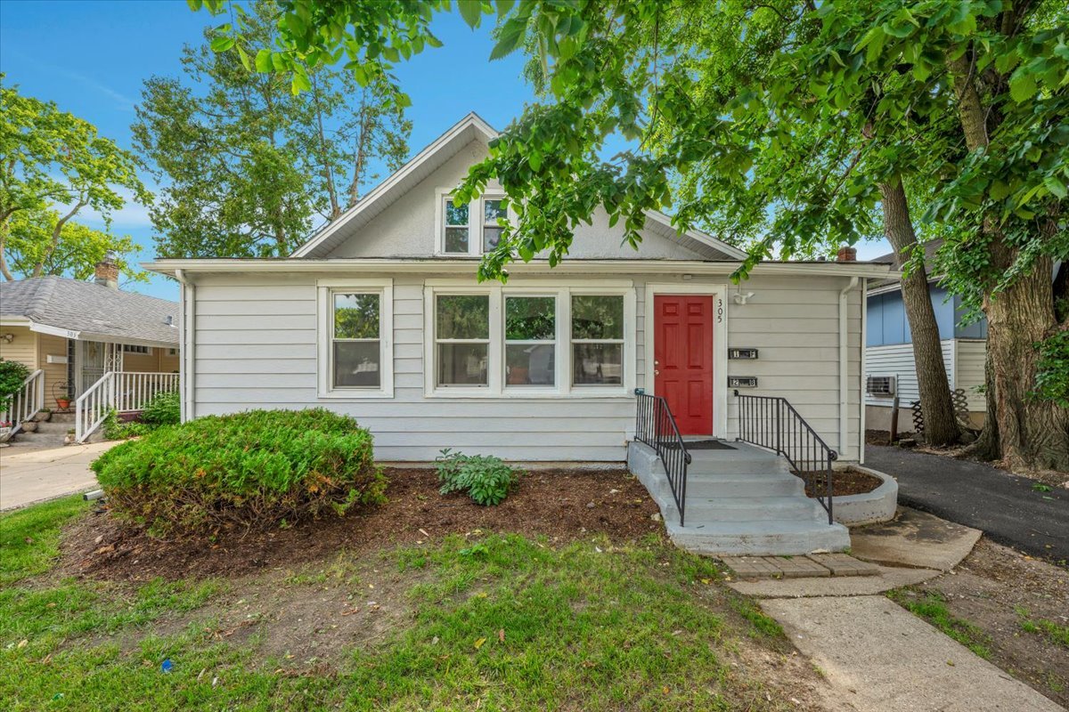 305 S Lewis Avenue, Waukegan, IL 60085