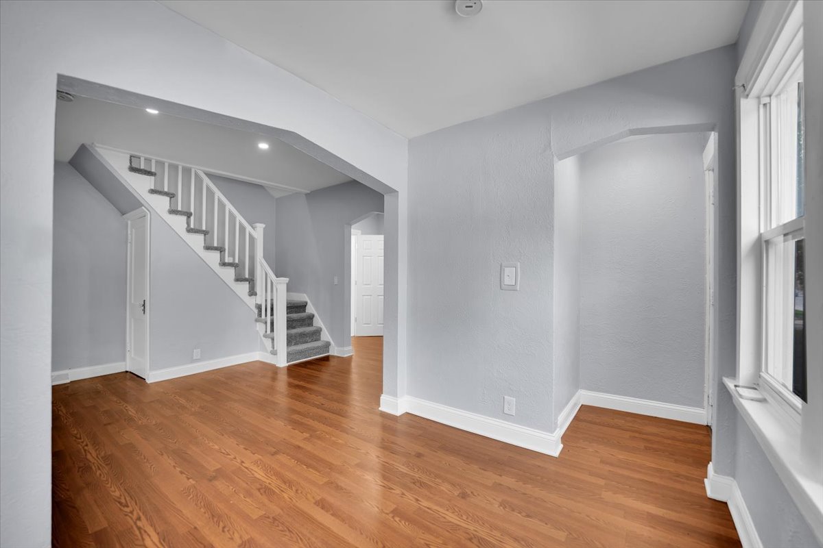 305 S Lewis Avenue, Waukegan, IL 60085
