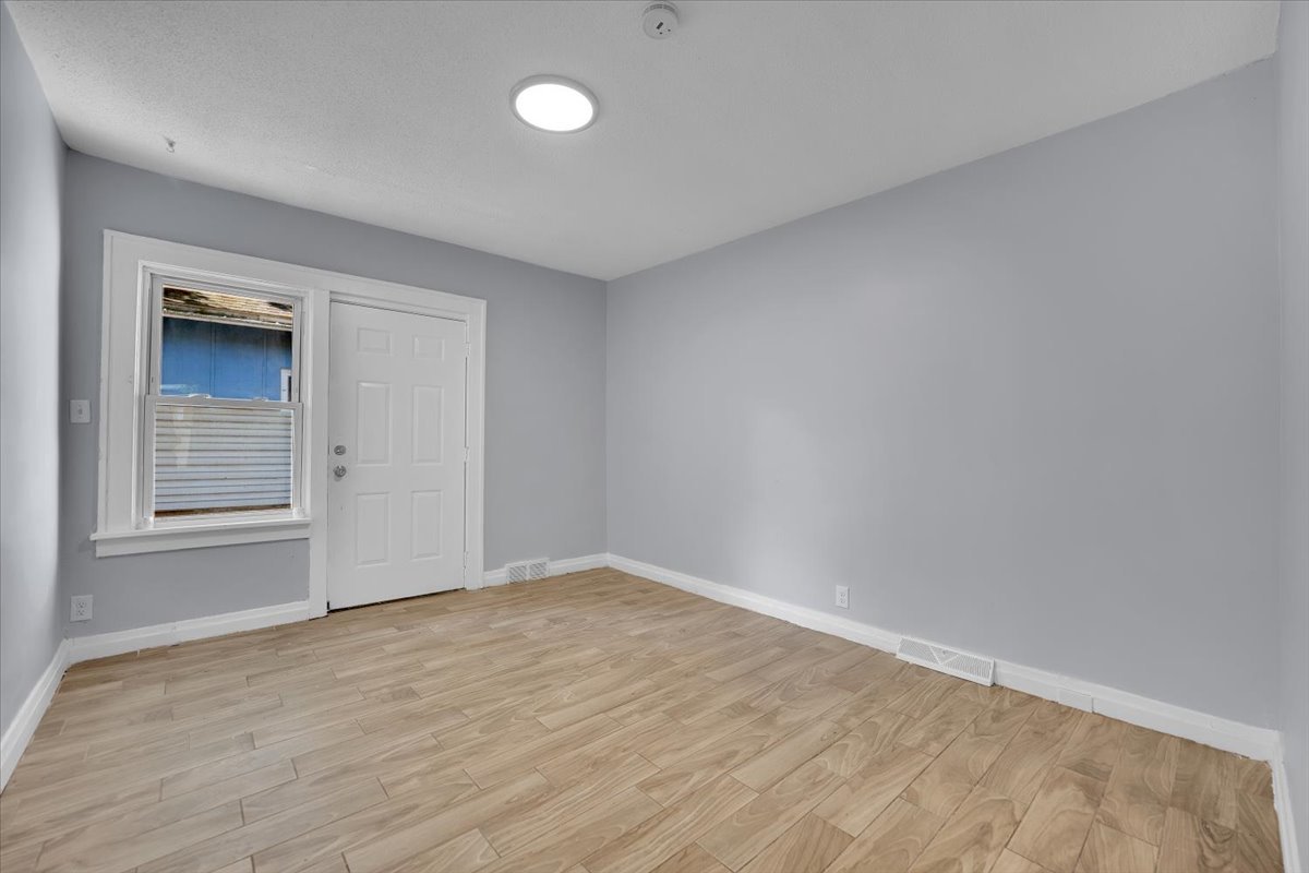 305 S Lewis Avenue, Waukegan, IL 60085