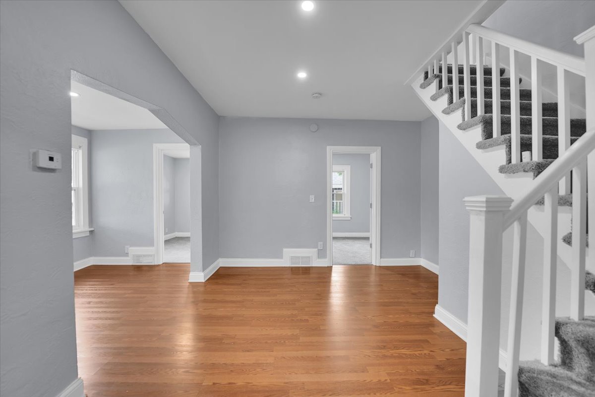 305 S Lewis Avenue, Waukegan, IL 60085