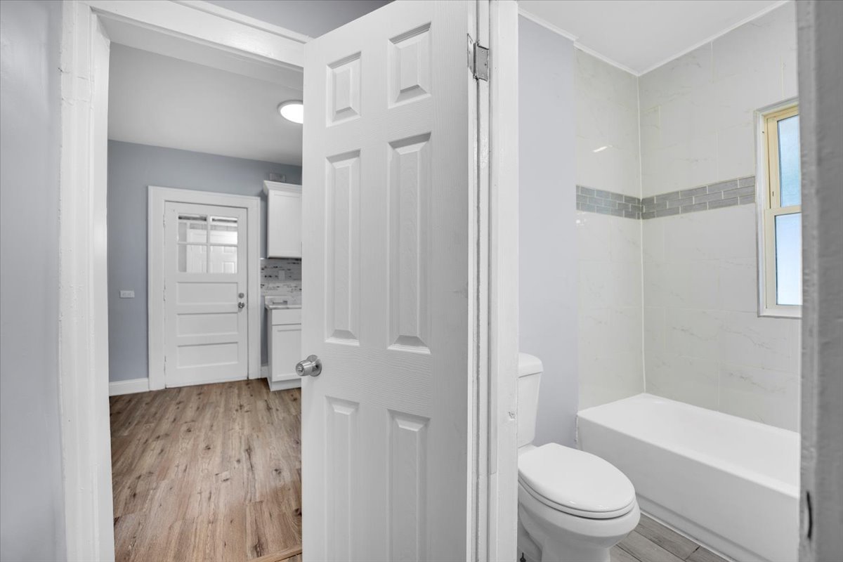 305 S Lewis Avenue, Waukegan, IL 60085