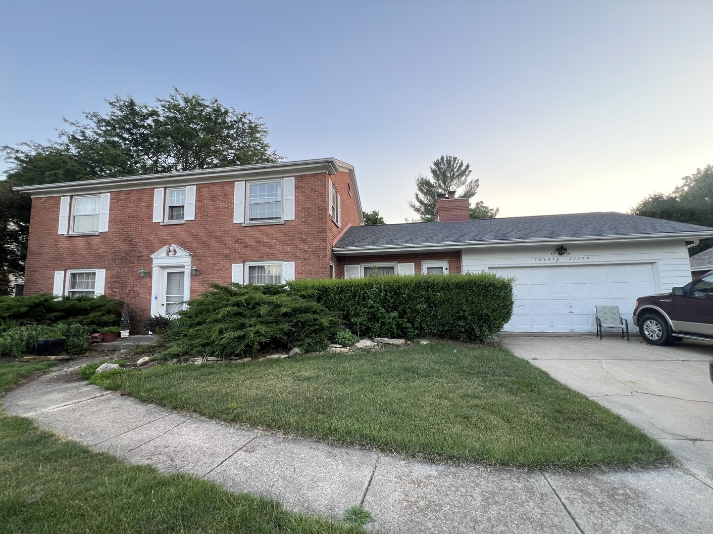 27 S Canterbury Road, Aurora, IL 60506