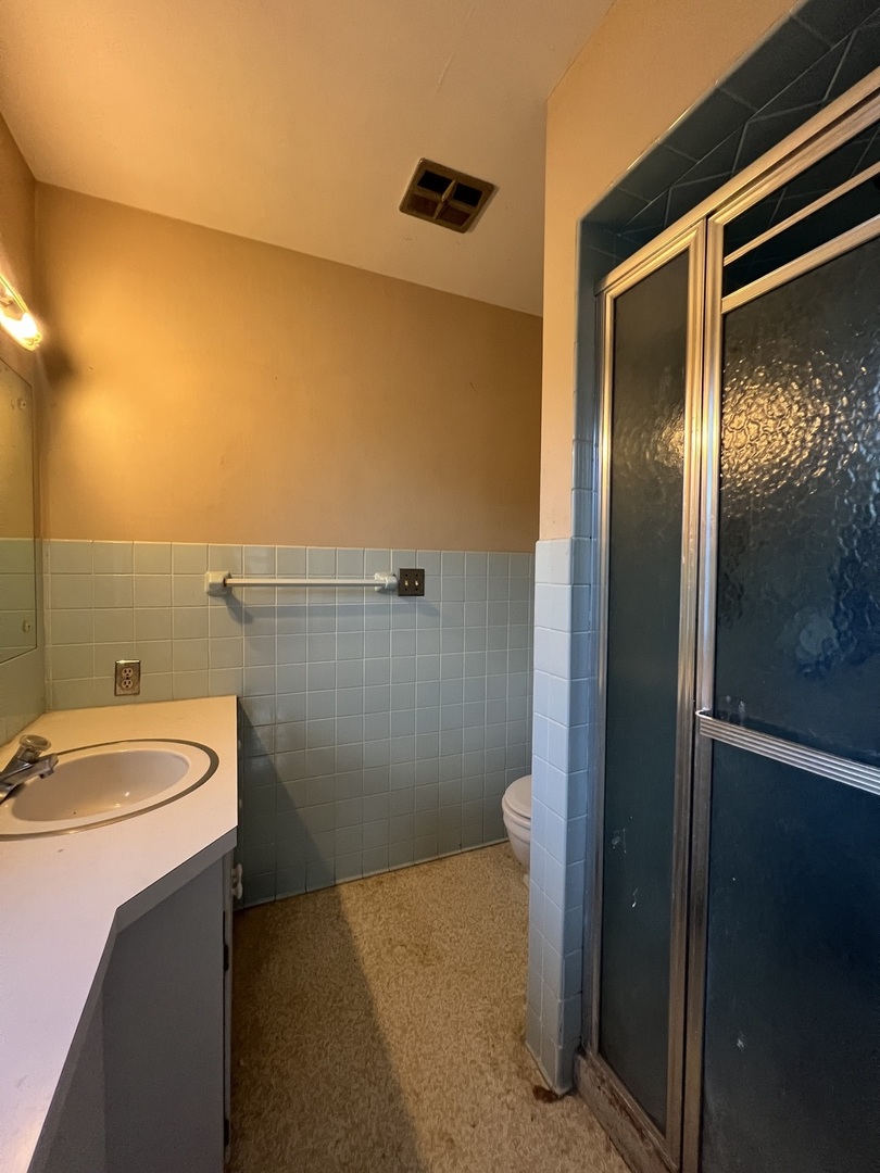 27 S Canterbury Road, Aurora, IL 60506