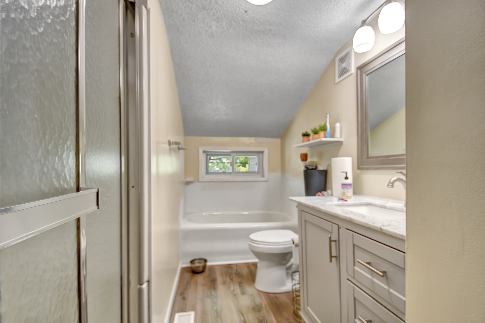 308 E 55th Street, Westmont, IL 60559