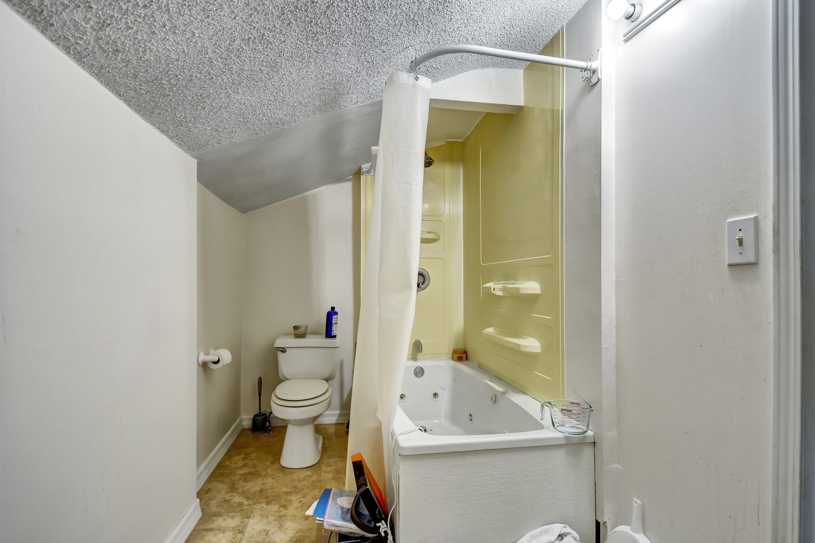 308 E 55th Street, Westmont, IL 60559