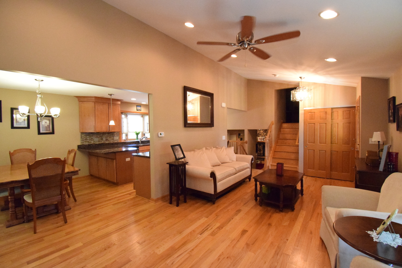 963 E Castlewood Lane, Bartlett, IL 60103