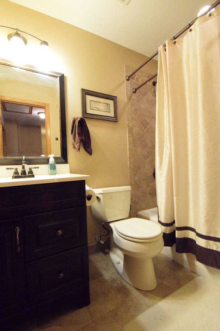 963 E Castlewood Lane, Bartlett, IL 60103
