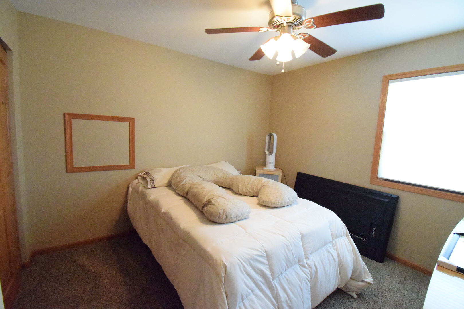 963 E Castlewood Lane, Bartlett, IL 60103