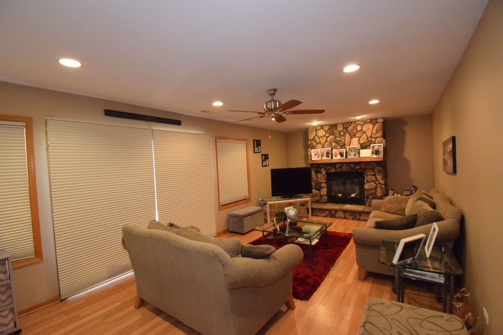 963 E Castlewood Lane, Bartlett, IL 60103