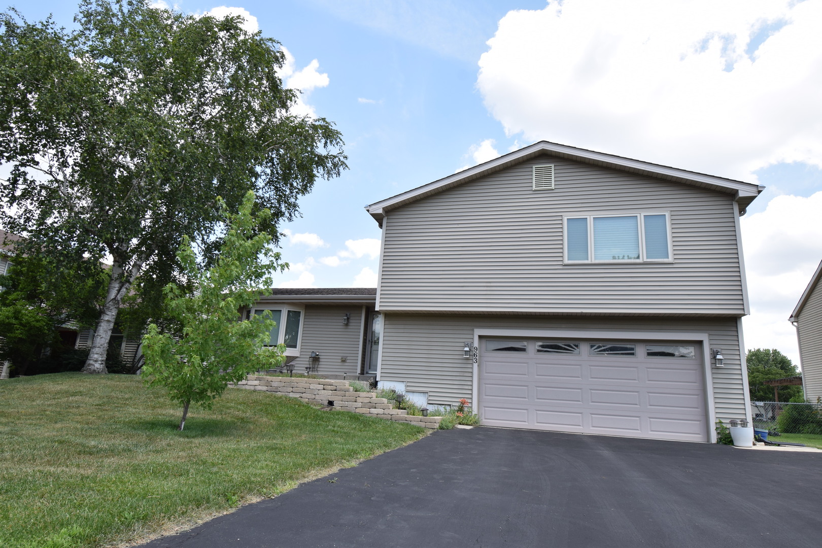 963 E Castlewood Lane, Bartlett, IL 60103