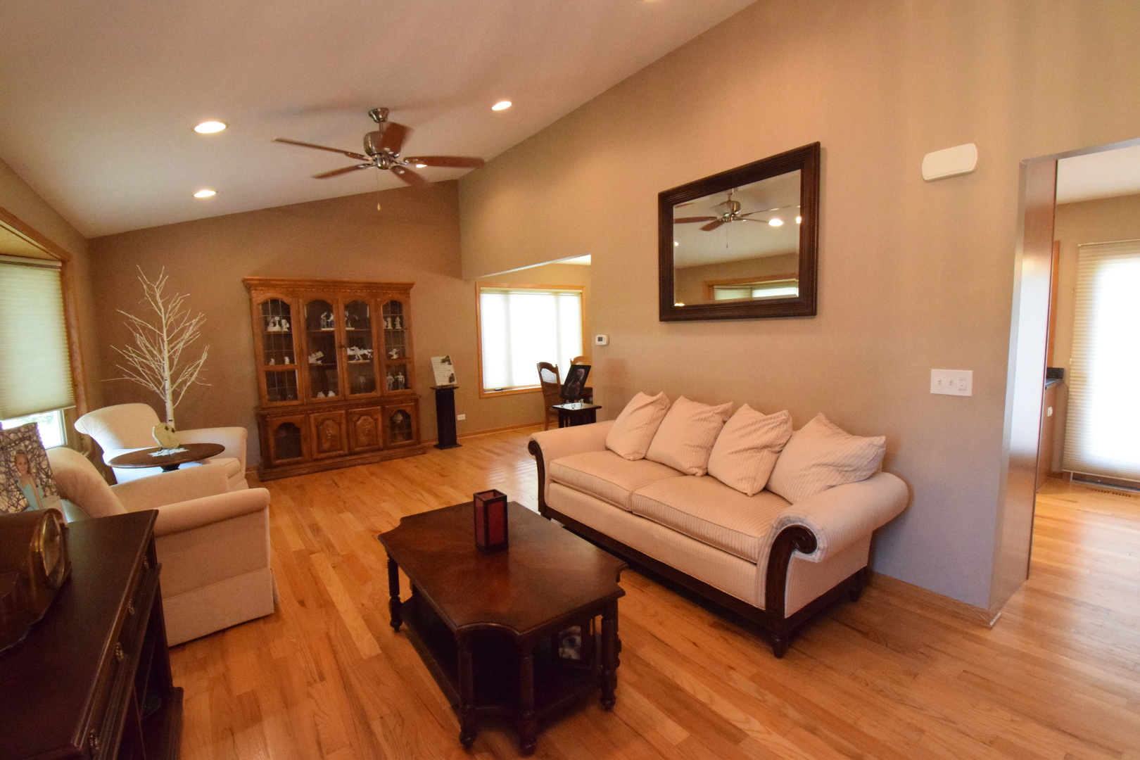 963 E Castlewood Lane, Bartlett, IL 60103