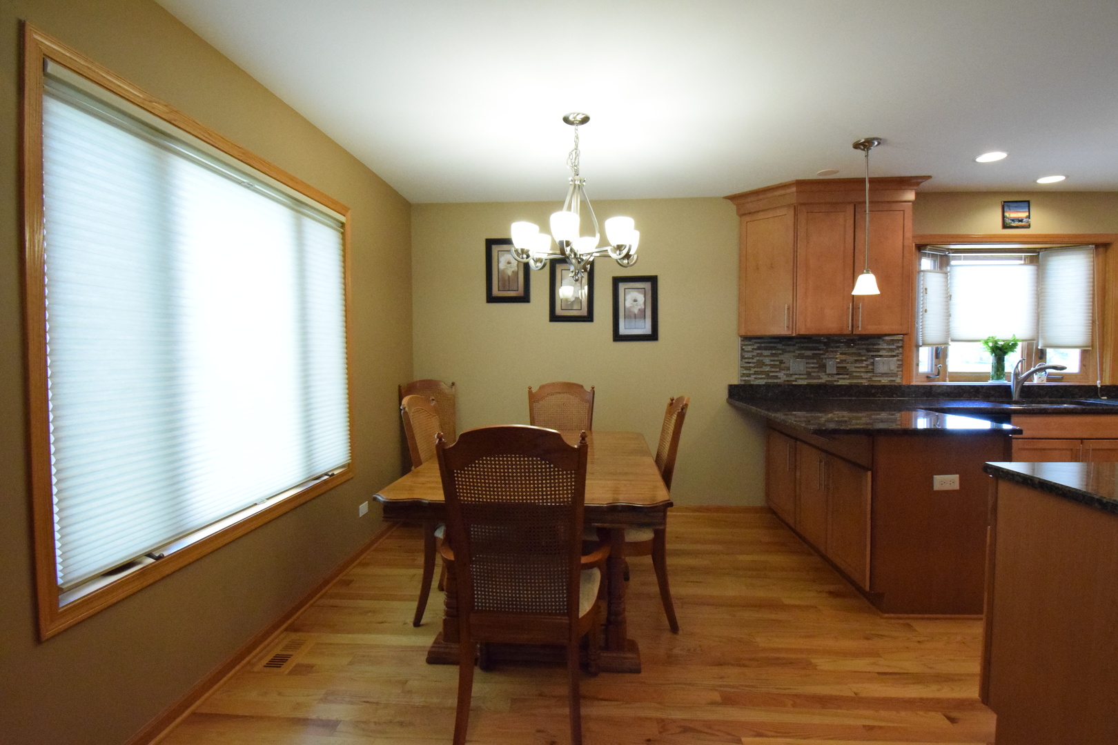 963 E Castlewood Lane, Bartlett, IL 60103