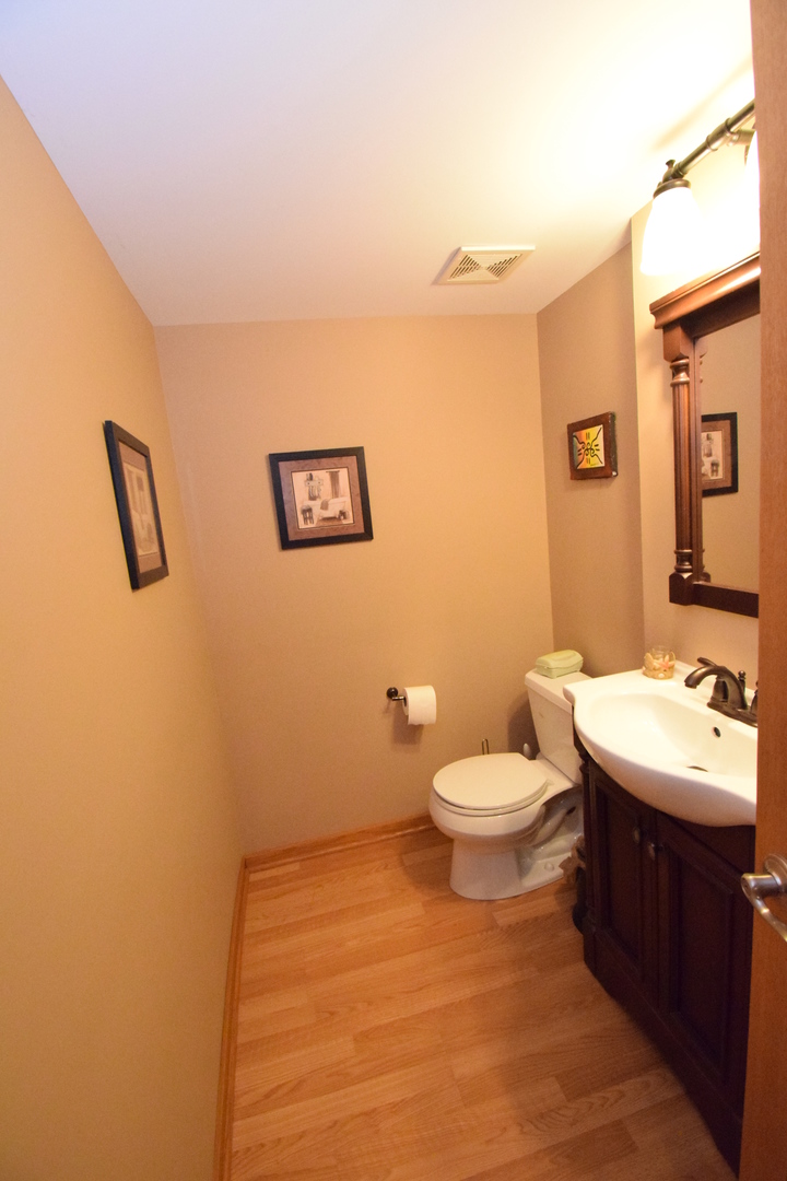 963 E Castlewood Lane, Bartlett, IL 60103