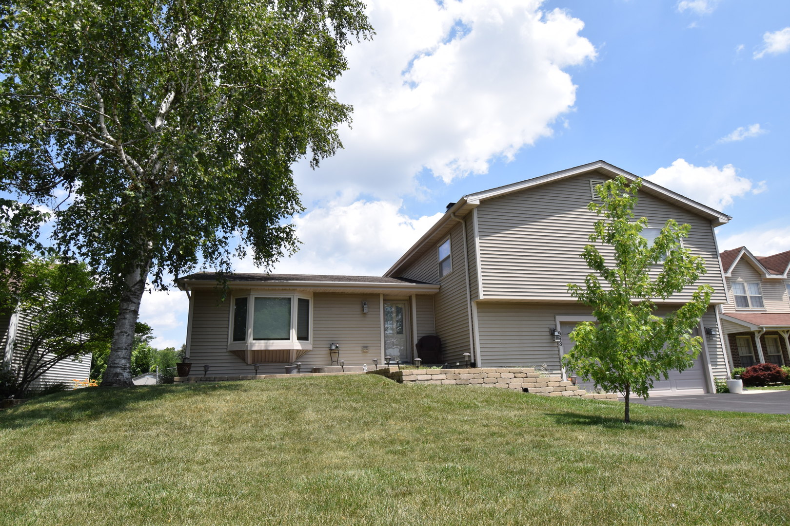 963 E Castlewood Lane, Bartlett, IL 60103