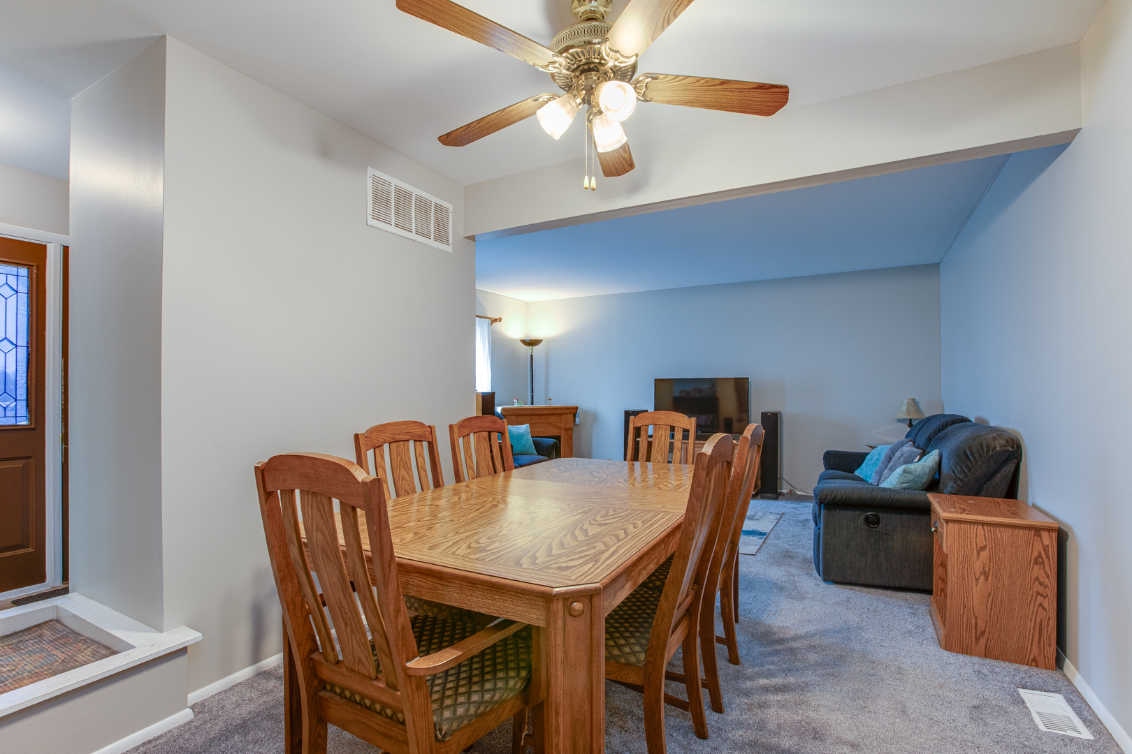 7315 Winthrop Way #6, Downers Grove, IL 60516