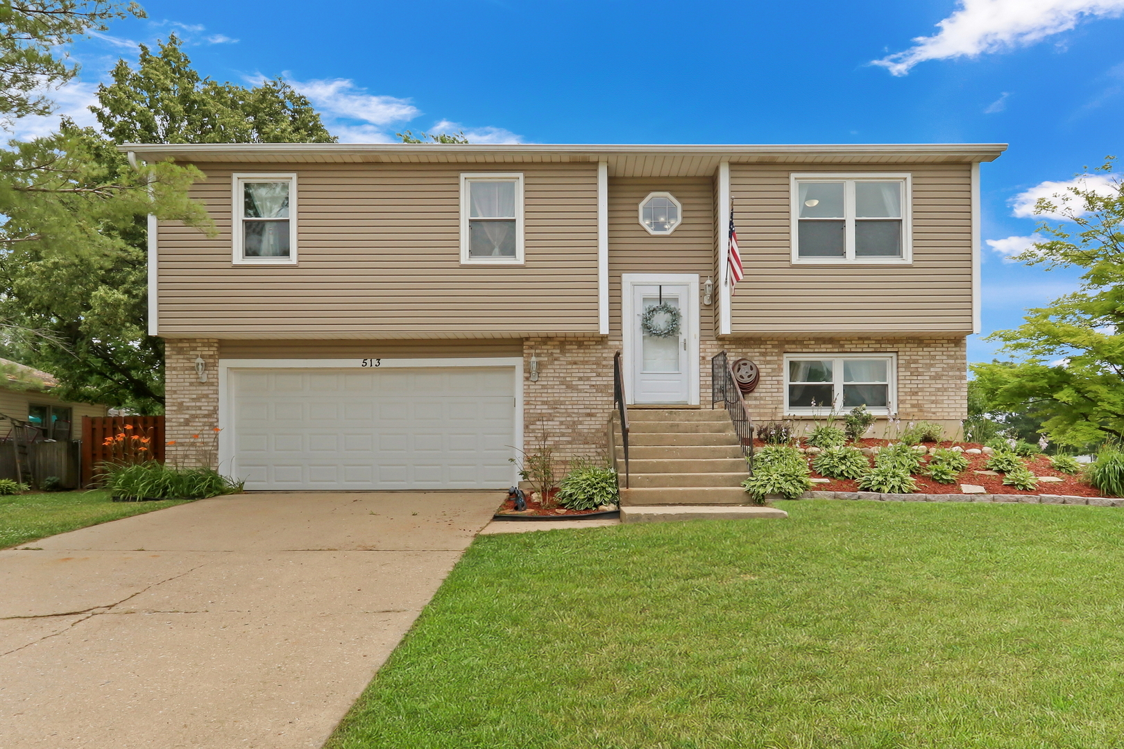 513 White Birch Road, Lindenhurst, IL 60046