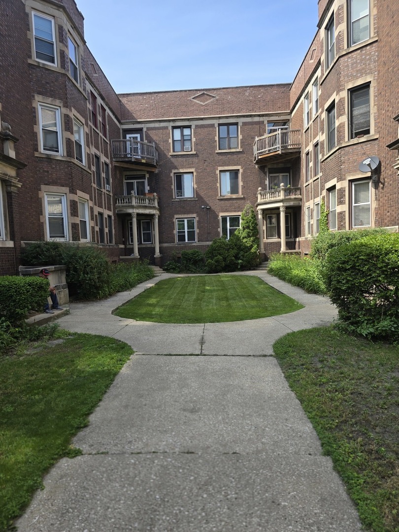 824 E Hyde Park Boulevard #1, Chicago, IL 60615