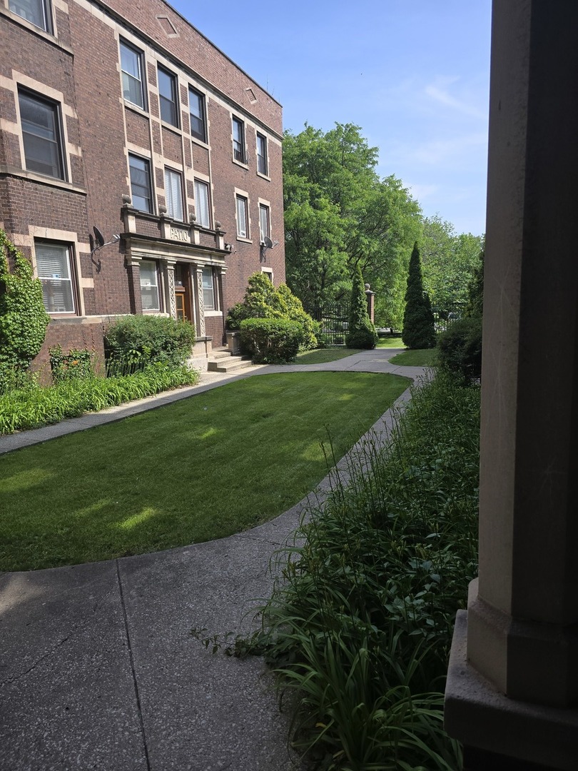824 E Hyde Park Boulevard #1, Chicago, IL 60615