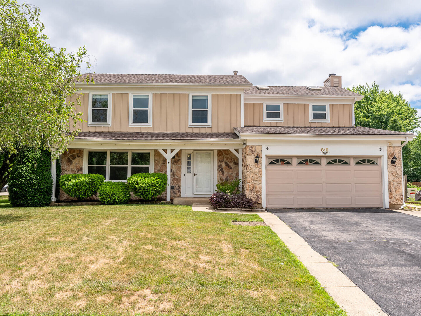 810 Fox Run Lane, Algonquin, IL 60102