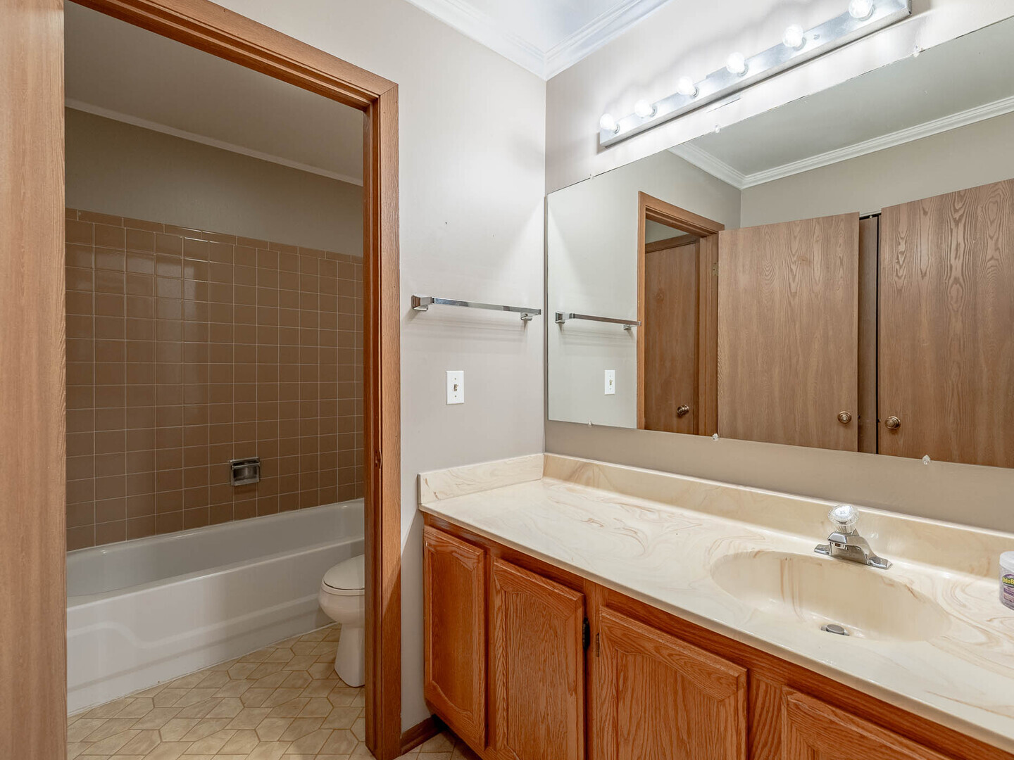 810 Fox Run Lane, Algonquin, IL 60102