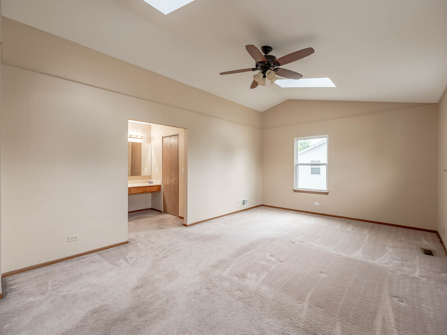 810 Fox Run Lane, Algonquin, IL 60102
