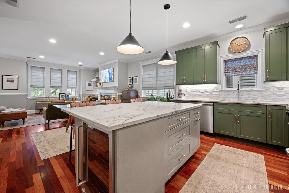 2340 W Roscoe Street #2W, Chicago, IL 60618
