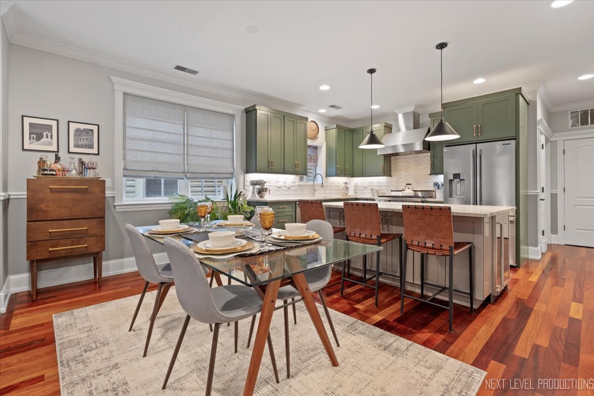 2340 W Roscoe Street #2W, Chicago, IL 60618