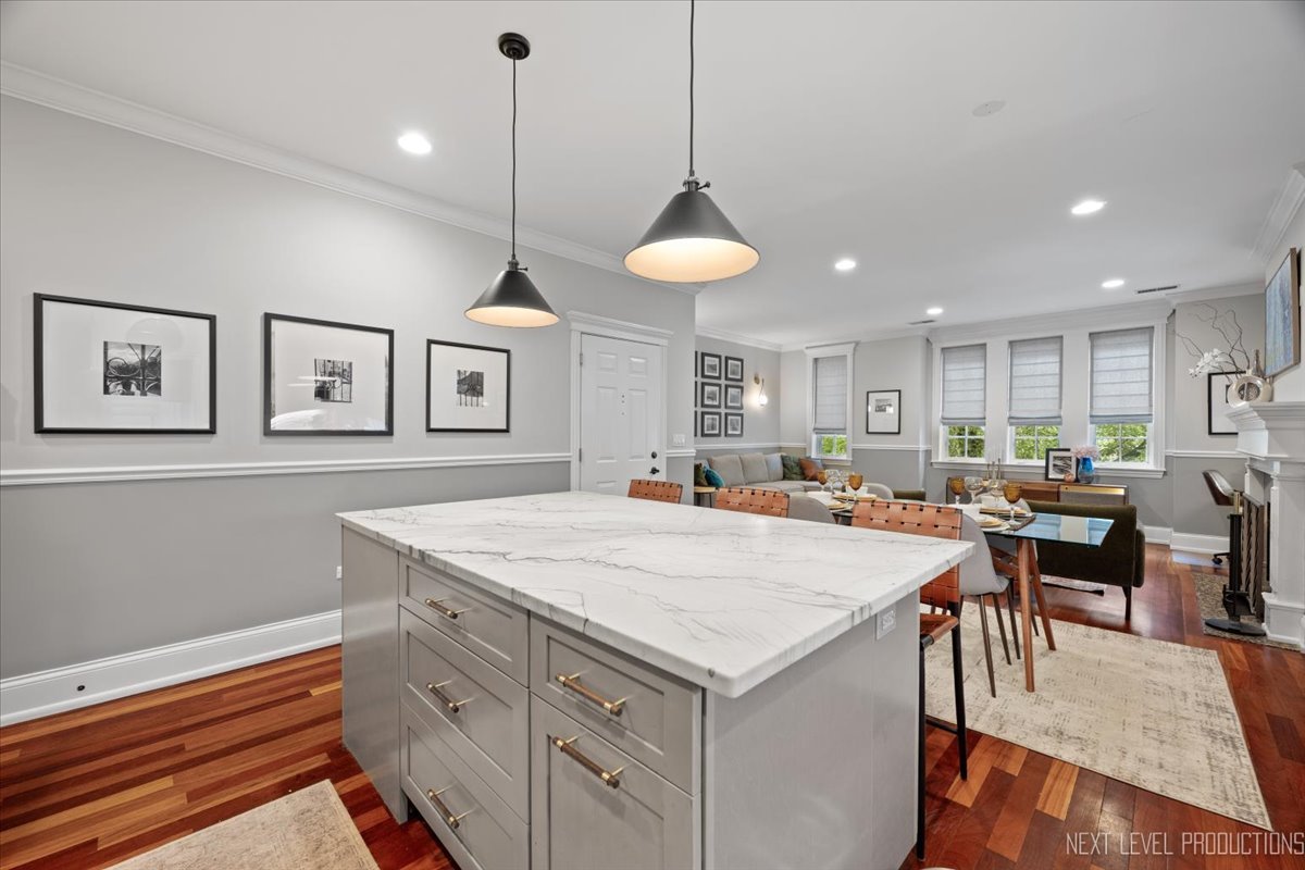 2340 W Roscoe Street #2W, Chicago, IL 60618