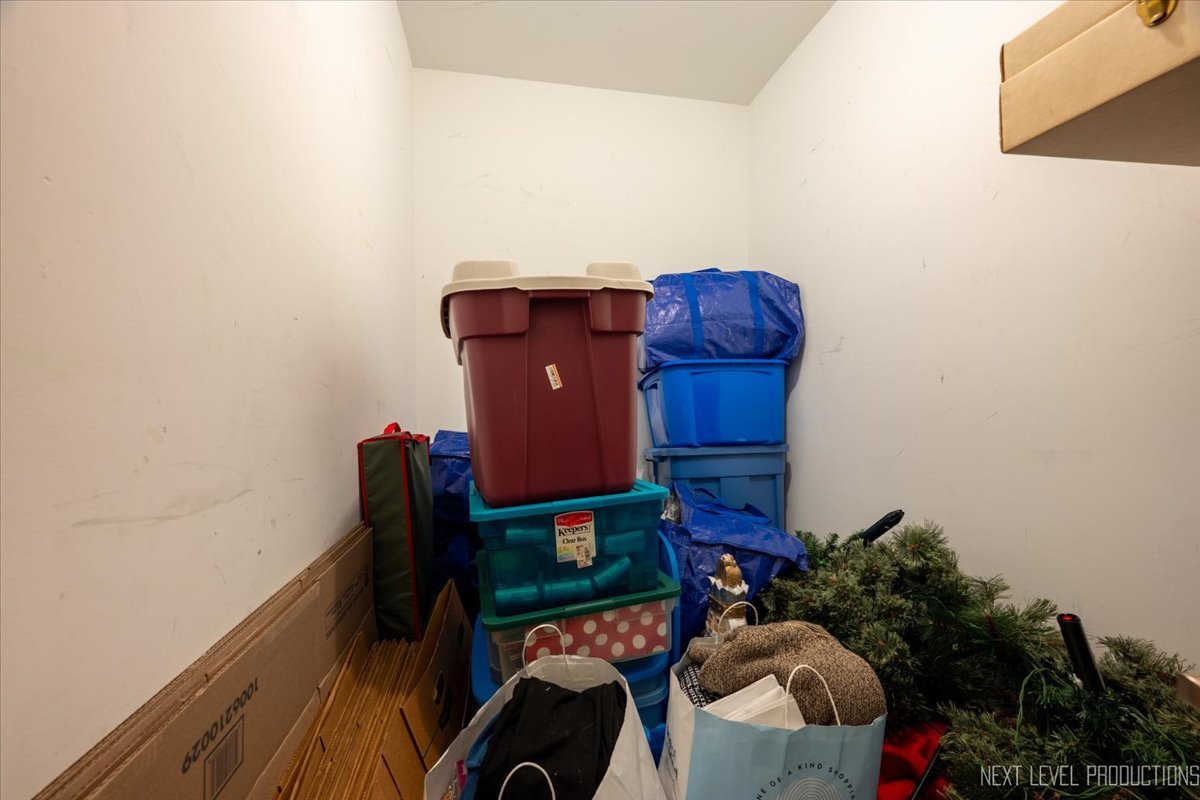 2340 W Roscoe Street #2W, Chicago, IL 60618
