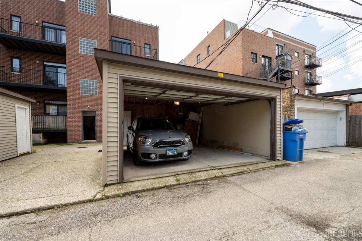 2340 W Roscoe Street #2W, Chicago, IL 60618
