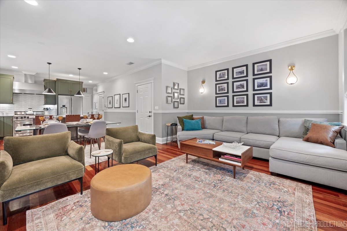 2340 W Roscoe Street #2W, Chicago, IL 60618