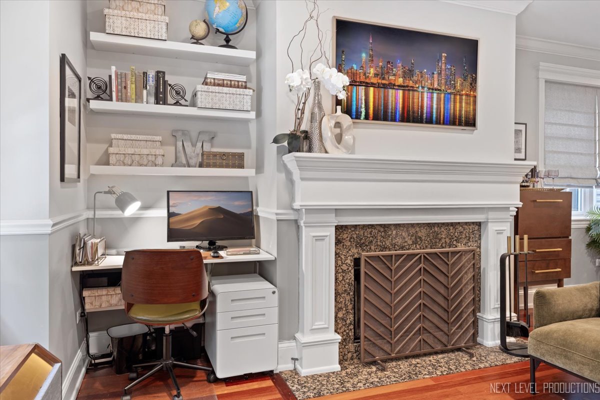 2340 W Roscoe Street #2W, Chicago, IL 60618