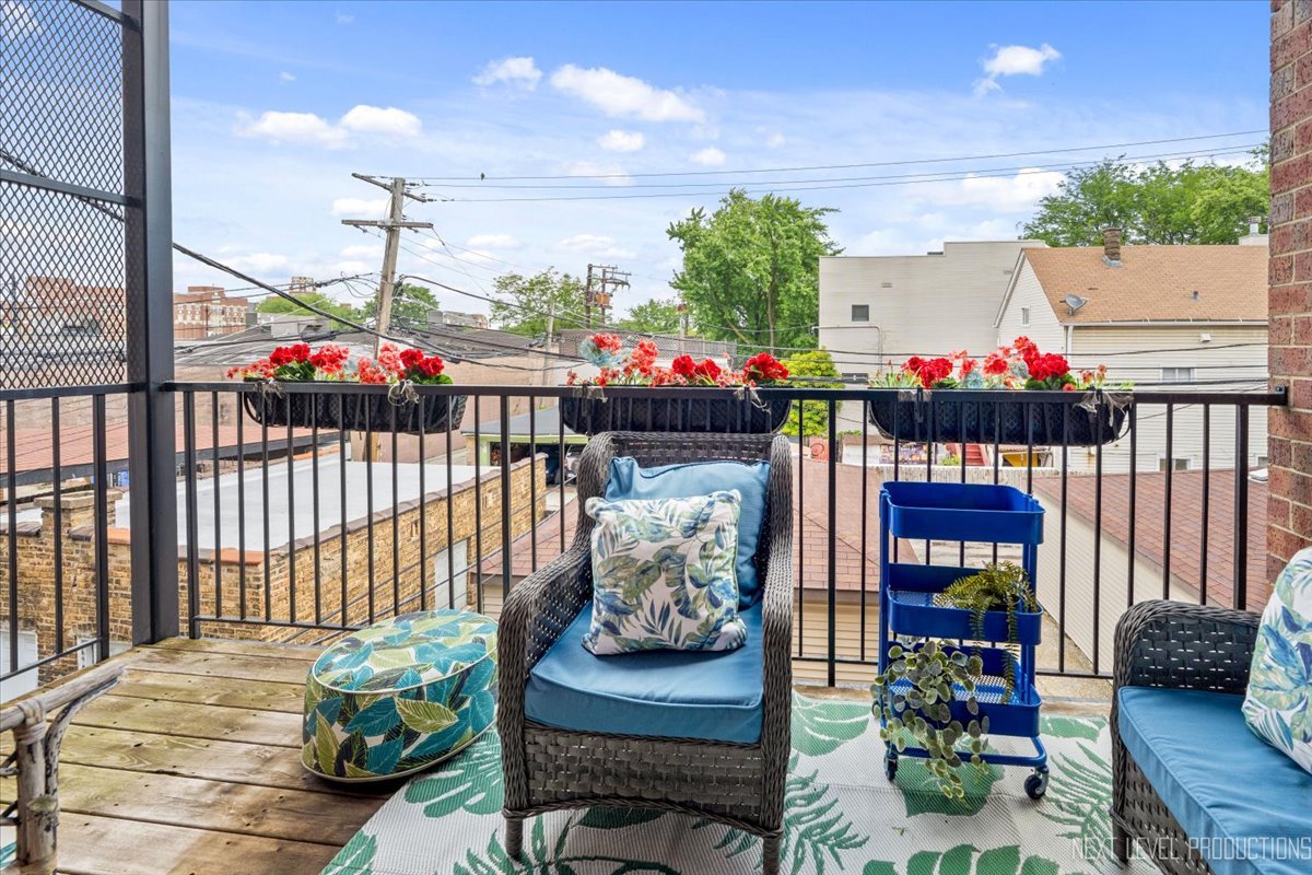 2340 W Roscoe Street #2W, Chicago, IL 60618