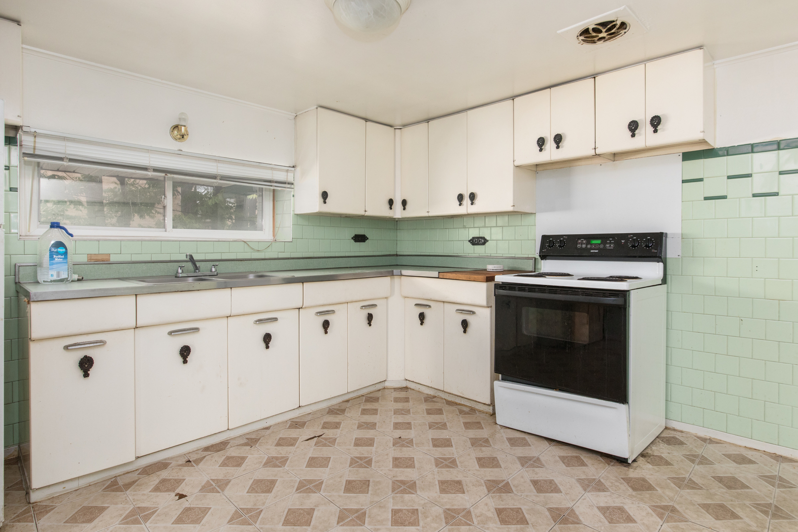 1330 Webford Avenue, Des Plaines, IL 60016