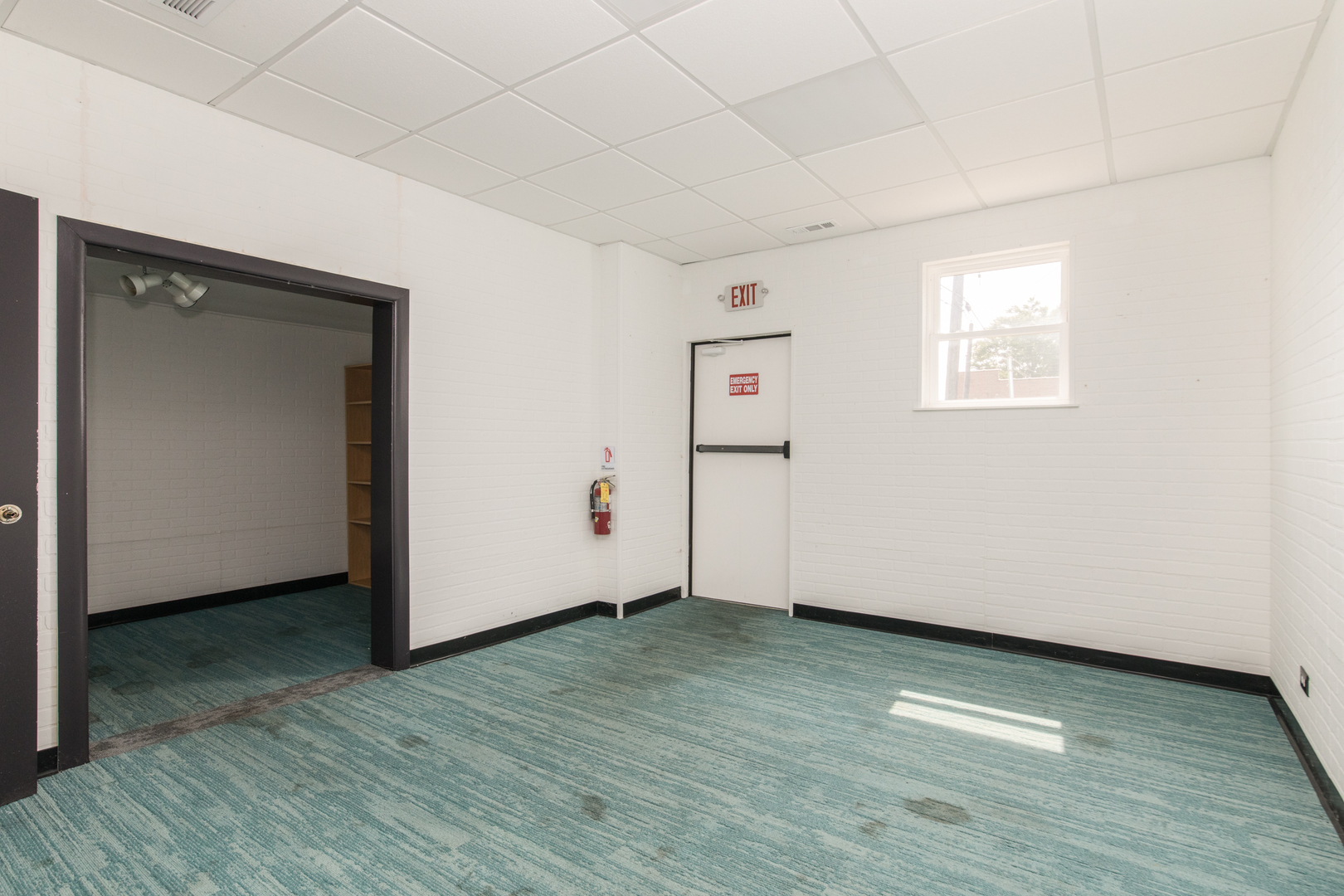 1330 Webford Avenue, Des Plaines, IL 60016