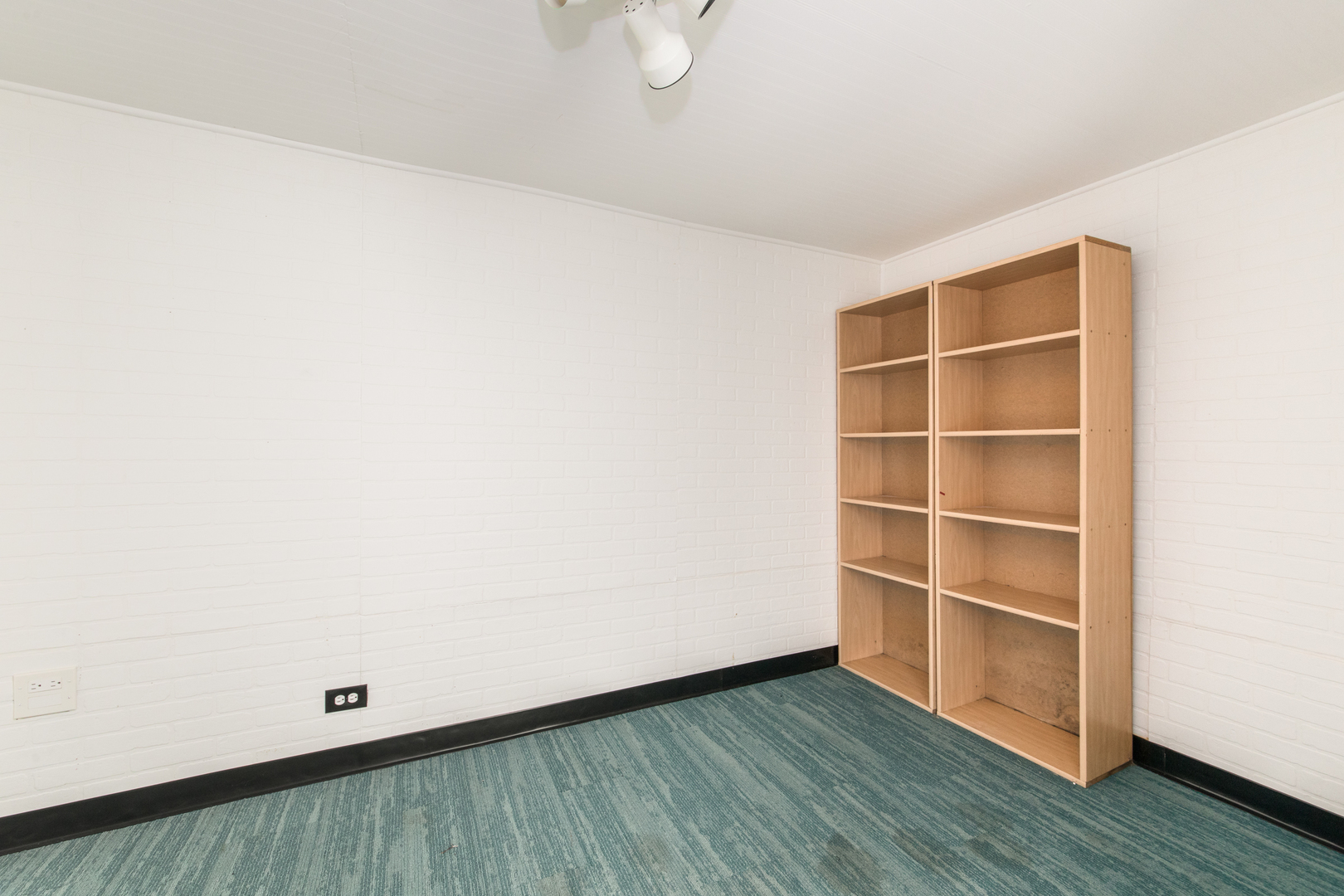 1330 Webford Avenue, Des Plaines, IL 60016