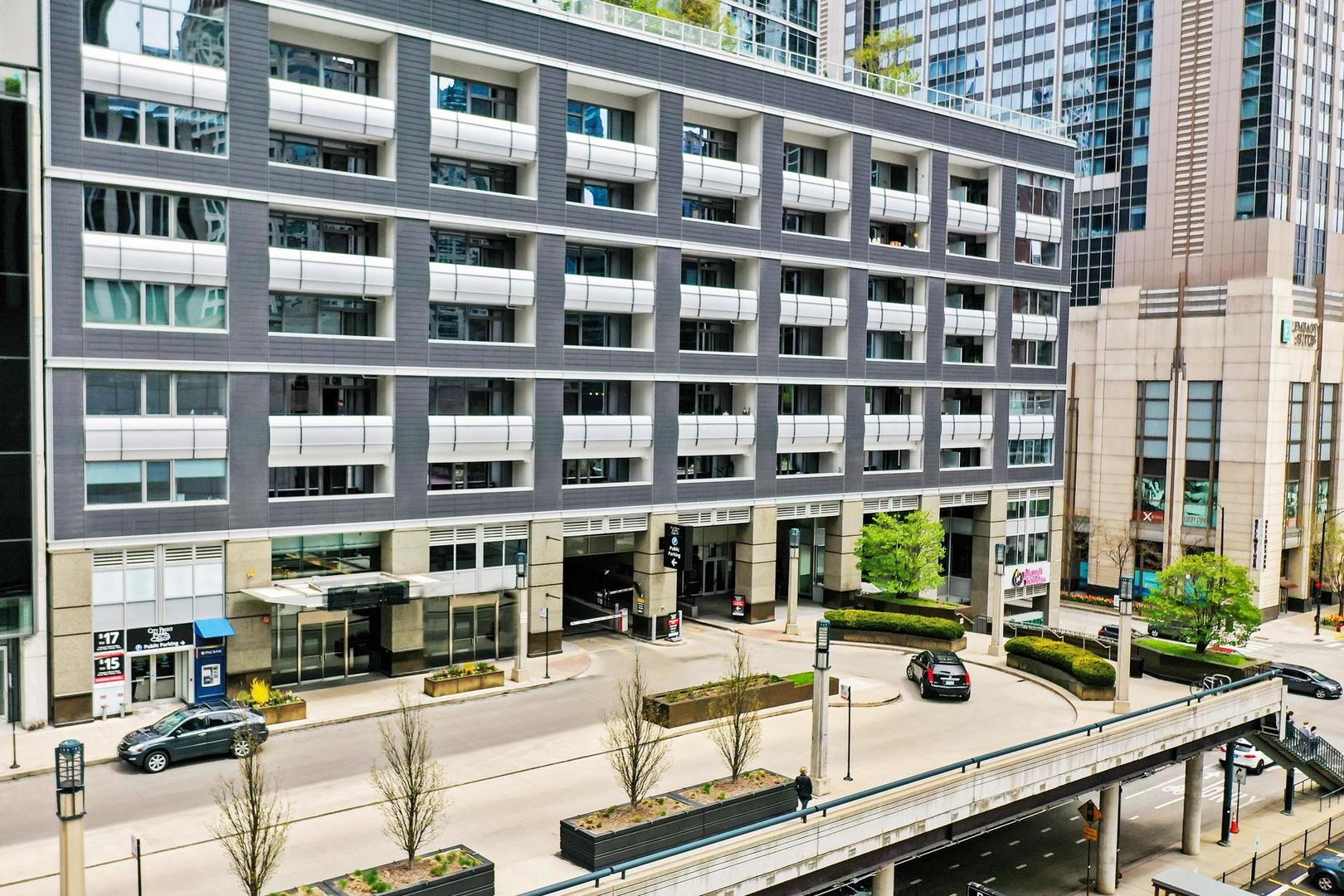 240 E Illinois Street #2702, Chicago, IL 60611