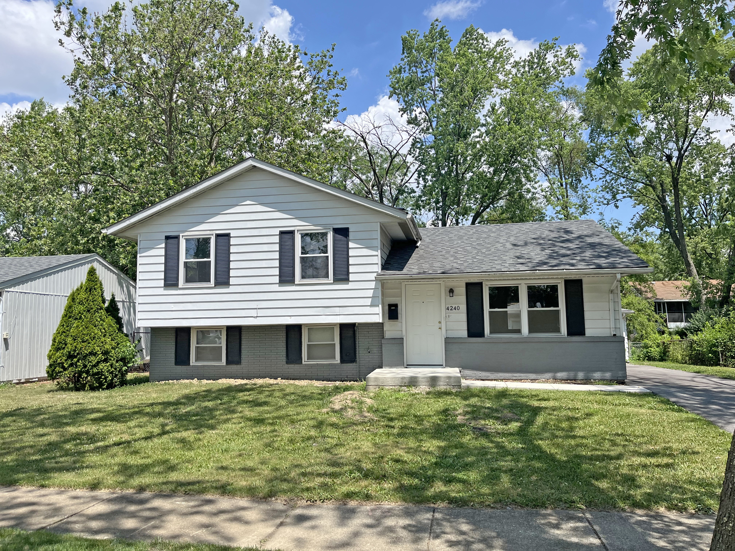 4240 Greenbrier Lane, Richton Park, IL 60471