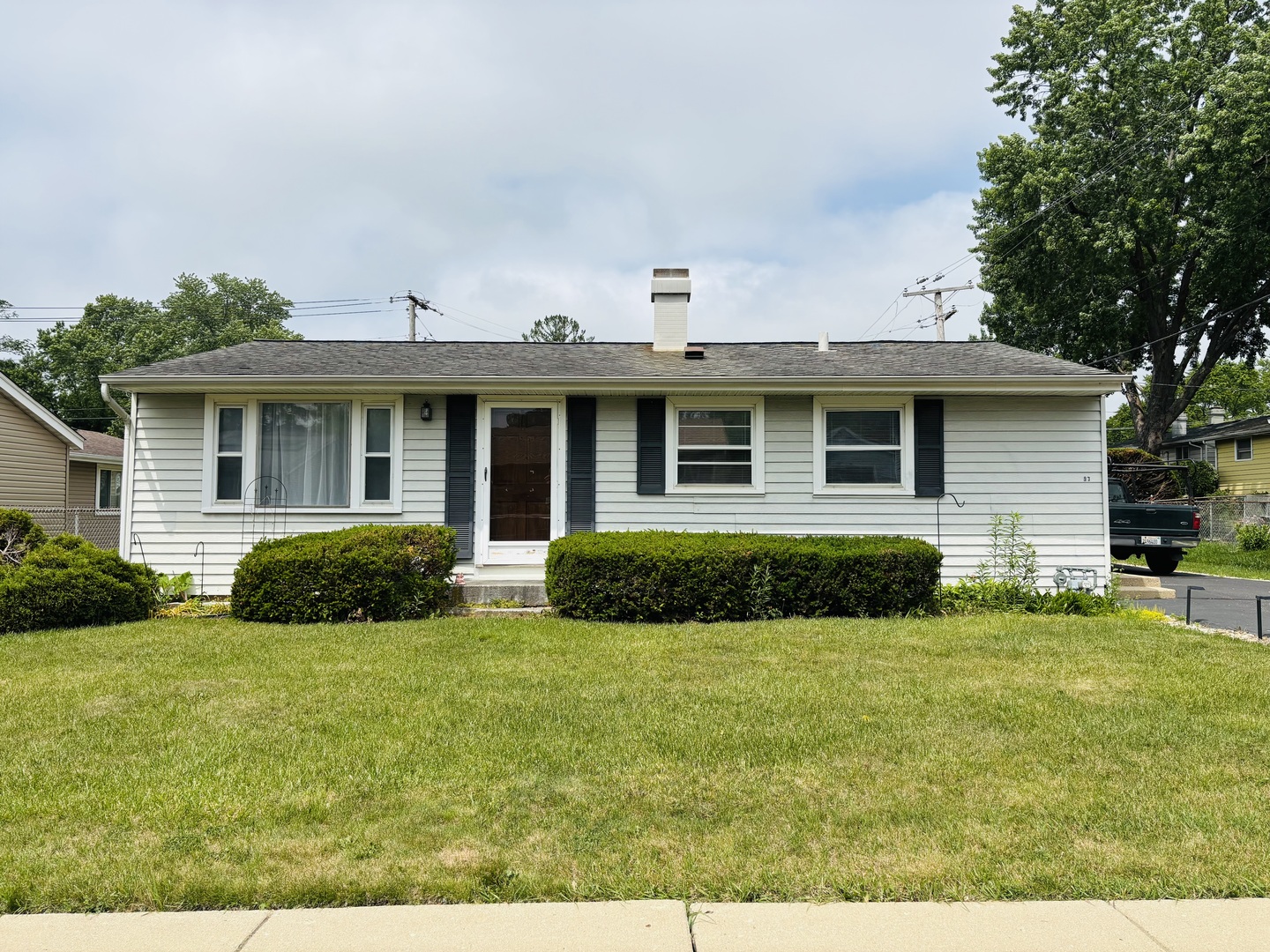 93 Golfview Lane, Carpentersville, IL 60110