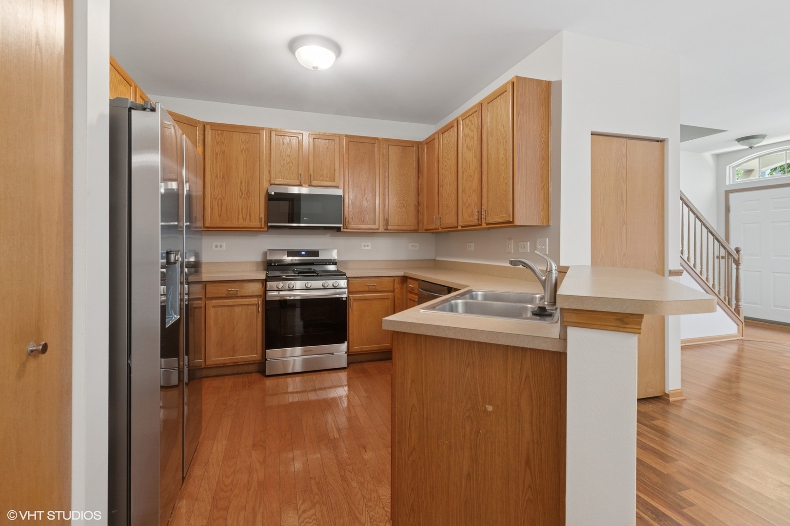 133 Springbrook Trail South, Oswego, IL 60543